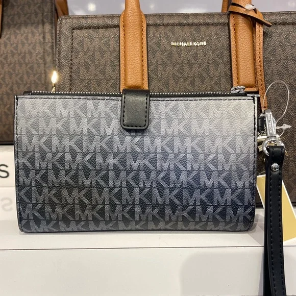 MICHAEL KORS Jet Set Lg Ombré Signature Logo Double Zip Wristlet Phone Holdr
NWT - Picture 3 of 16